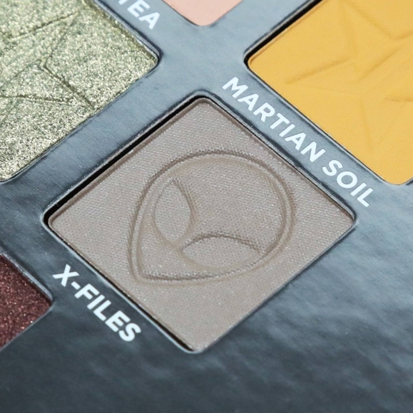 Jeffree Star Cosmetics Alien Palette - Picture 4 of 5